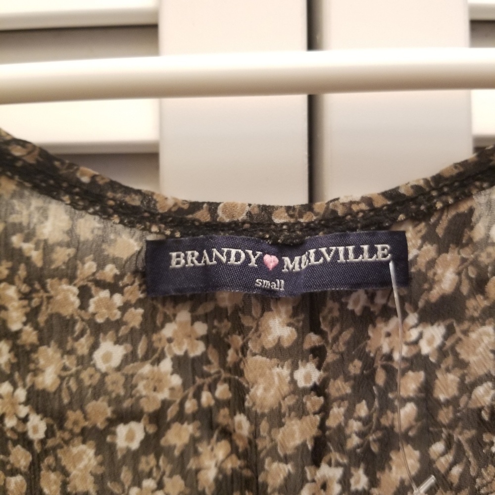 Brandy Melville Crop Top - Picture 2 of 3